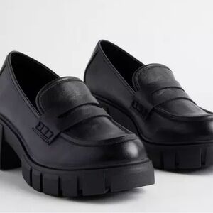 Like-New Torrid 8.5 wide Black Chunky Loafers